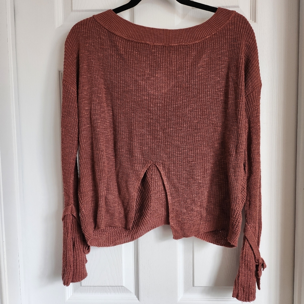 Express rosy v-neck sweater in size xs - Picture 4 of 4
